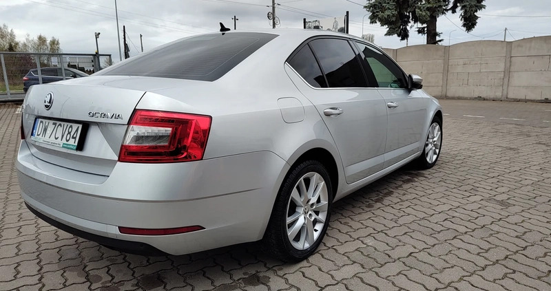 Skoda Octavia cena 57900 przebieg: 185385, rok produkcji 2019 z Kożuchów małe 211